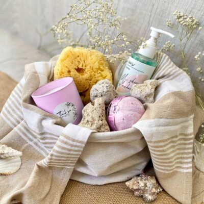 summer gift with candles, bath bombs and shower gel