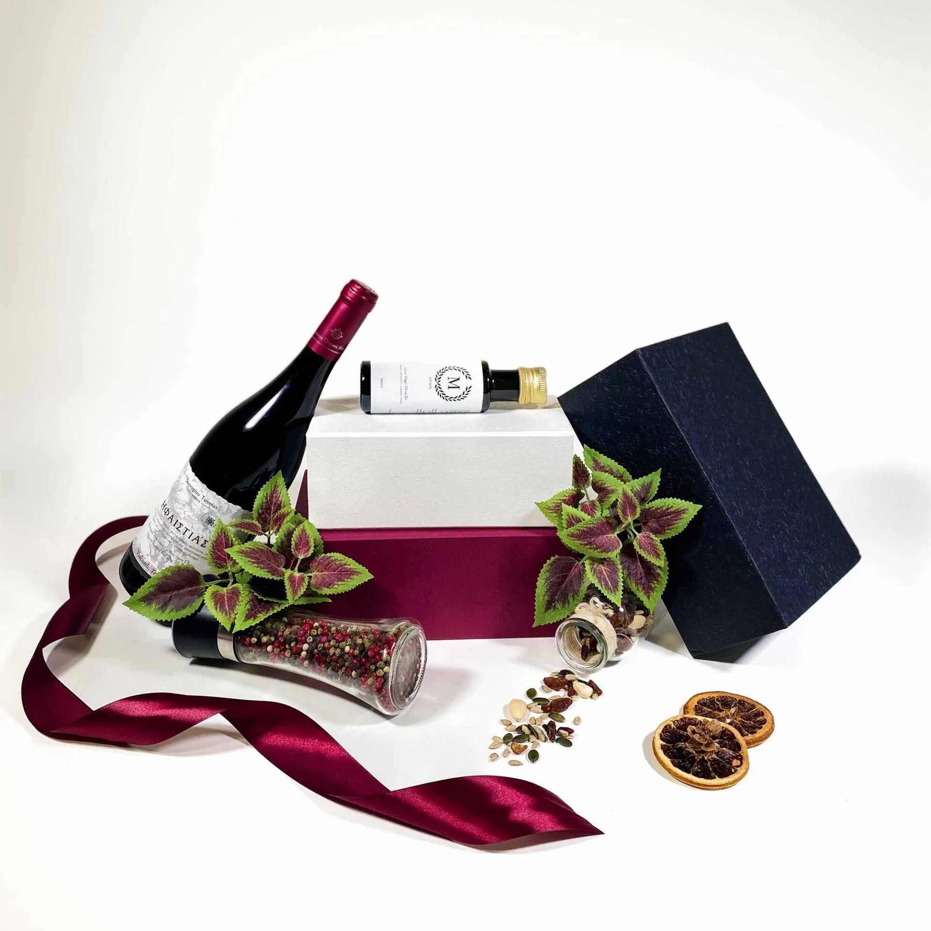 Christmas box wine red scaled Χριστουγεννιάτικα Εταιρικά Δώρα Xριστουγεννιάτικο εταιρικό δώρο με κουτιά, κρασί, λάδι