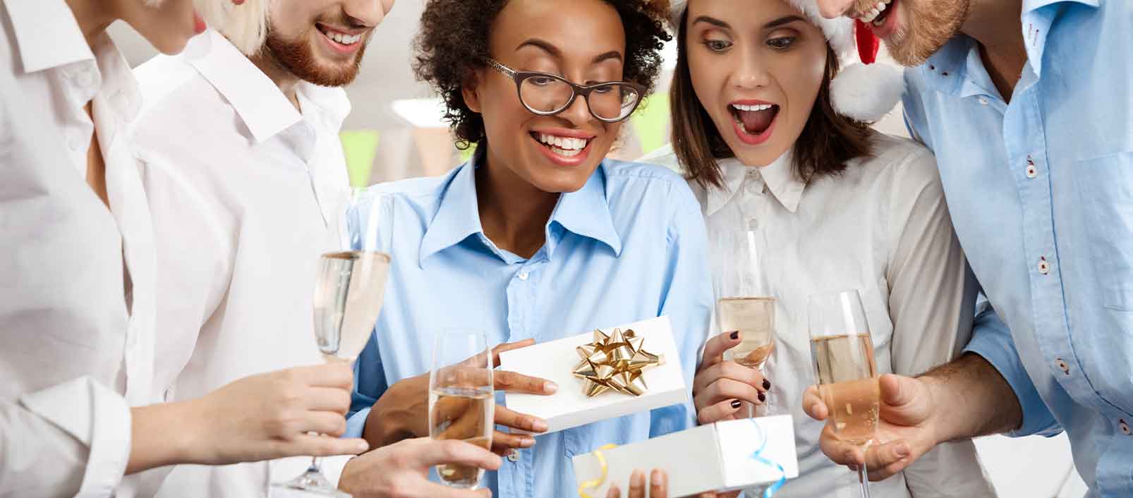 christmas corporation gifts 6+1 Tips for Christmas Corporate Gifts