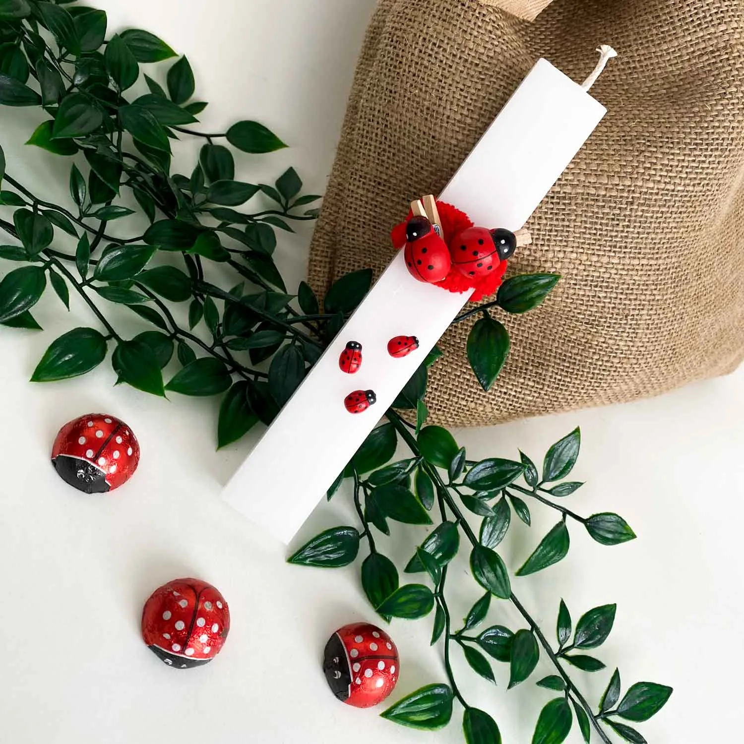 λαμπάδα με πασχαλίτσες πλαστικές