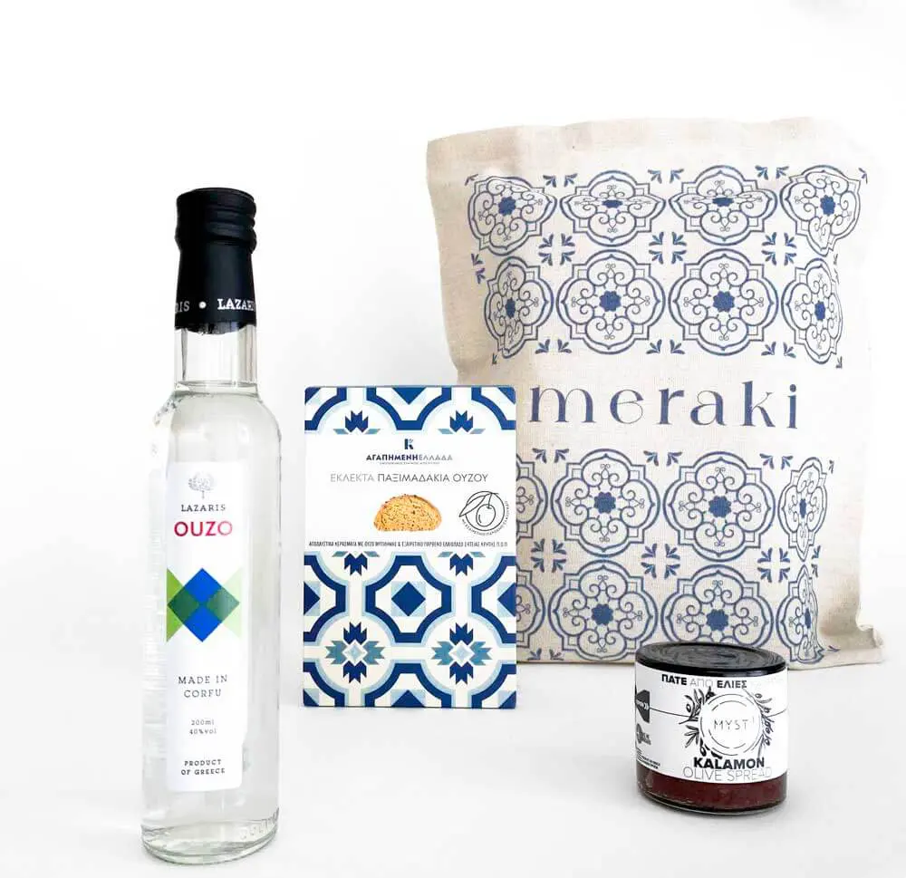 Τσάντα καλοκαιρινή με ούζο πάστα ελιάς και μπισκότα