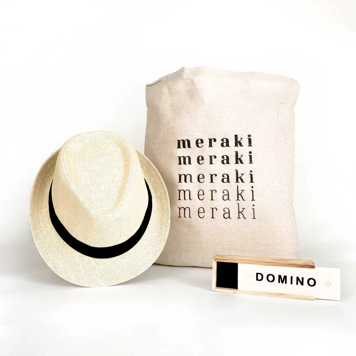 Summer bag with hat and domino game
