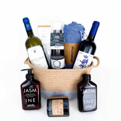 Hat box, towel, wine, thermos, candle, honey, jam, mastic hand cream, cookies, breadsticks