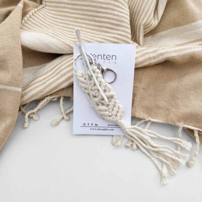 Beige macrame key ring