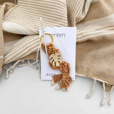 Macrame keyring tile with hanging mirror in foil design