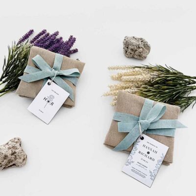 Favor box with natural fabric and card