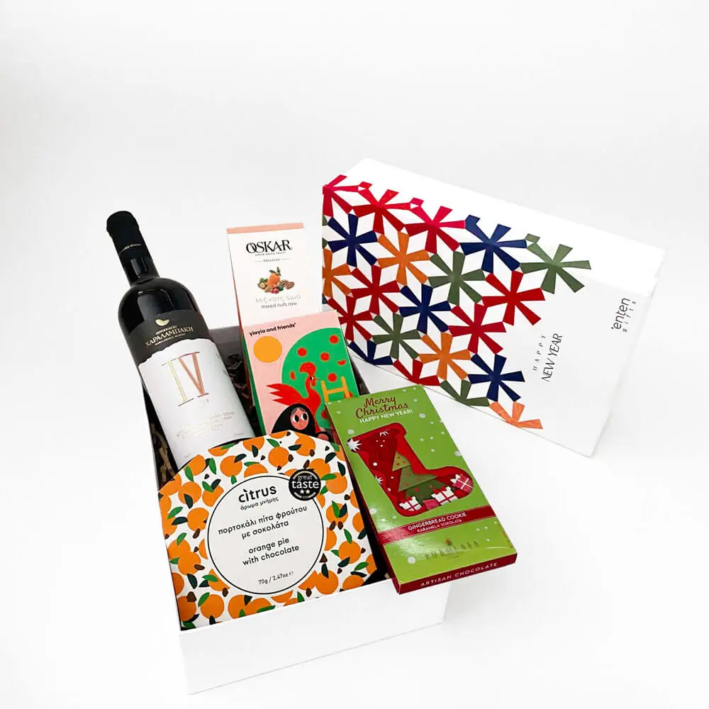 4 Χριστουγεννιάτικα Εταιρικά Δώρα Εταιρικό δώρο με κουτί, κρασί, σοκολάτα, μπισκότα και πίτα φρούτου