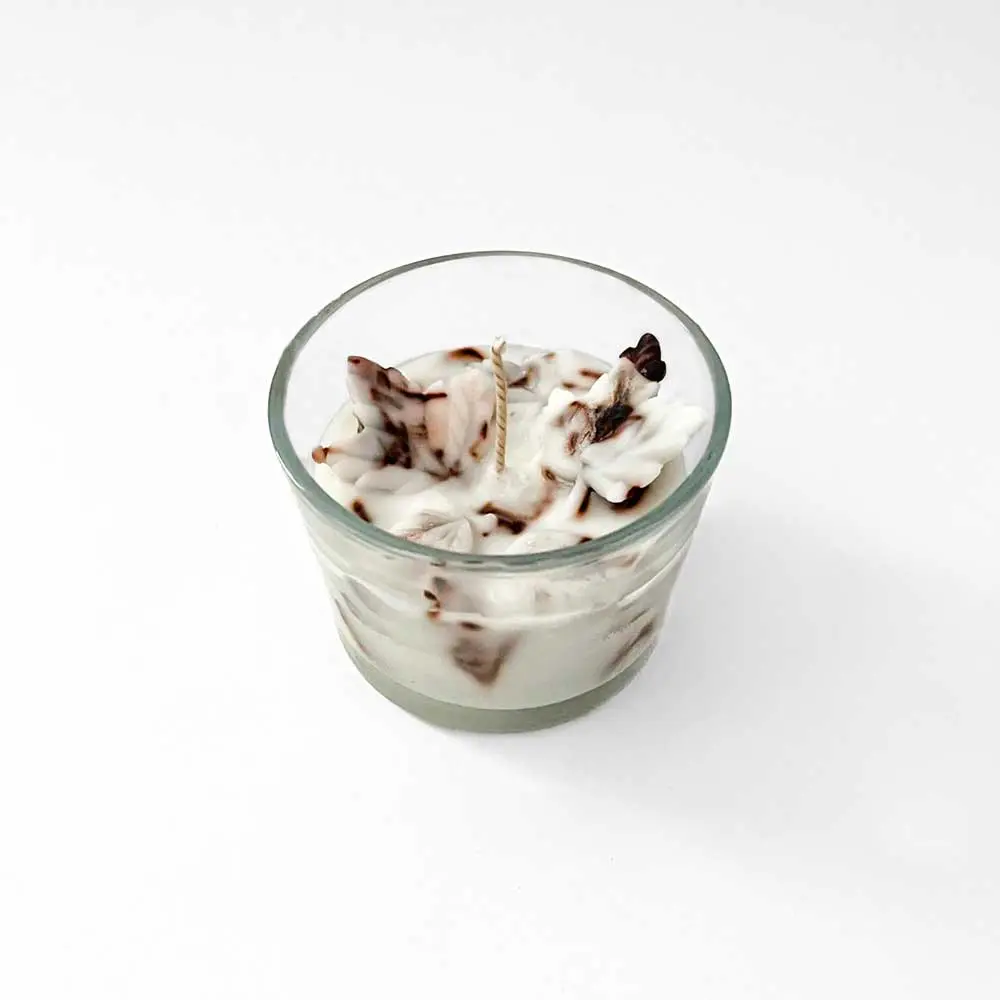 κερί με μικρά φυλλαράκια