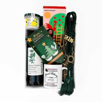 Πακέτο με κρασί, κούπα, γούρι, σοκολάτα και κουτί