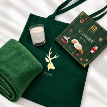 Tote bag with blanket, cookies and candle