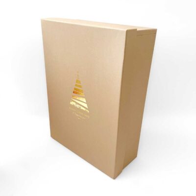 μπέζ κουτί με χρυσοτυπία