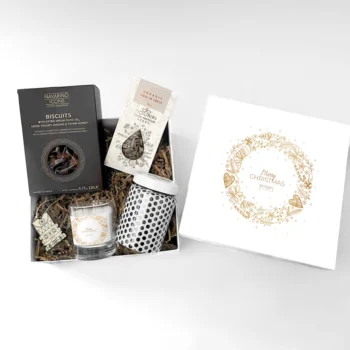 Μπισκότα με γιαούρτι, μέλι και σταφίδες Μέλι δάσους 420gr Φασκόμηλο Κρήτης Αρωματικό κερί με custom αυτοκόλλητο Στολίδι καρυοθραύστης με δυνατότητα λογοτύπησης Customized κουτί πολυτελείας