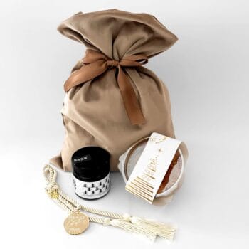 Πουγκί με μέλι, μελομακάρονα και γούρι