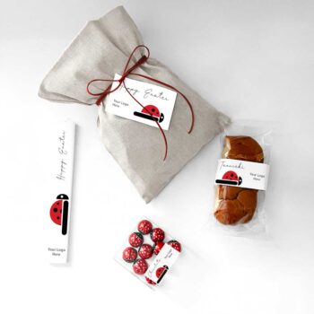 Τσουρέκι γεμιστό 220gr με customized ετικέτα Σοκολατένιες πασχαλίτσες Customized λαμπάδα Πουγκί με custom κάρτα