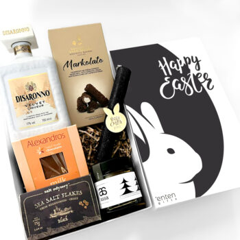 Disaronno 700ml Πουράκι με κρέμα εσπρέσο Πλάκα σοκολάτας γάλακτος Νιφάδες αλατιού Μέλι δάσους 280gr Λαμπάδα με custom διακοσμητικό Customized κουτί πολυτελείας