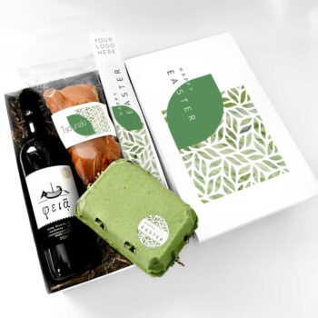 Λευκό κρασί κτήμα Μπερτσάτου Τσουρέκι 80gr με custom ετικέτα Σοκολατένια αυγουλάκια 120gr σε αυγοθήκη Customized λαμπάδα Customized κουτί πολυτελείας