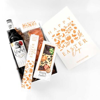 Ερυθρό κρασί κτήμα Ακριώτου Τσουρέκι γεμιστό 220gr με customized ετικέτα Σοκολάτα 3 ειδών με 3D αυγουλάκια Customized λαμπάδα Customized κουτί πολυτελείας