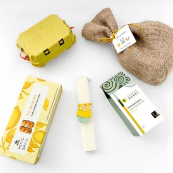 Σοκολατένια αυγουλάκια 120gr σε αυγοθήκη Μπισκότα βουτύρου με λεμόνι Μαλοτήρα Κρήτης Λαμπάδα με custom διακοσμητικό Πουγκί με custom κάρτα