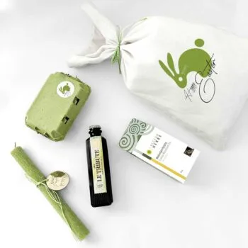 Σοκολατένια αυγουλάκια 120gr σε αυγοθήκη Olive lemonade 200ml Μαλοτήρα Κρήτης Λαμπάδα με custom διακοσμητικό Custom πουγκί